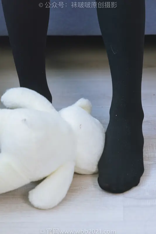 [BoBoSocks袜啵啵] NO.315 小沫-平底鞋、厚黑丝、模特穿鞋及丝袜踩玩偶小熊剧情（超长花絮版） 5